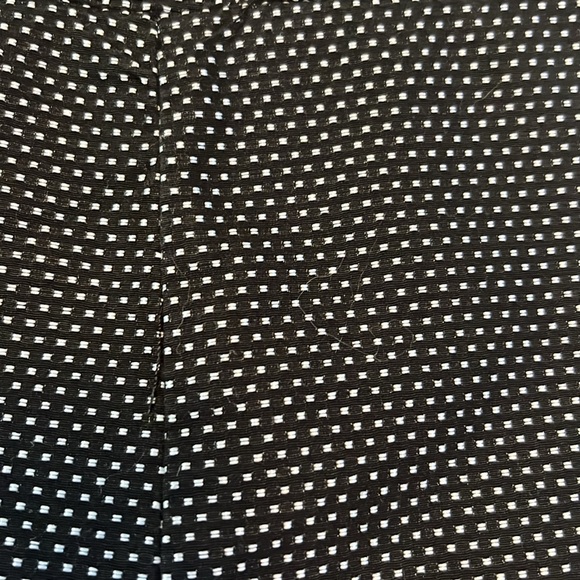 Super cute, black white polkadot mini skirt with subtle bow accent - Picture 3 of 7